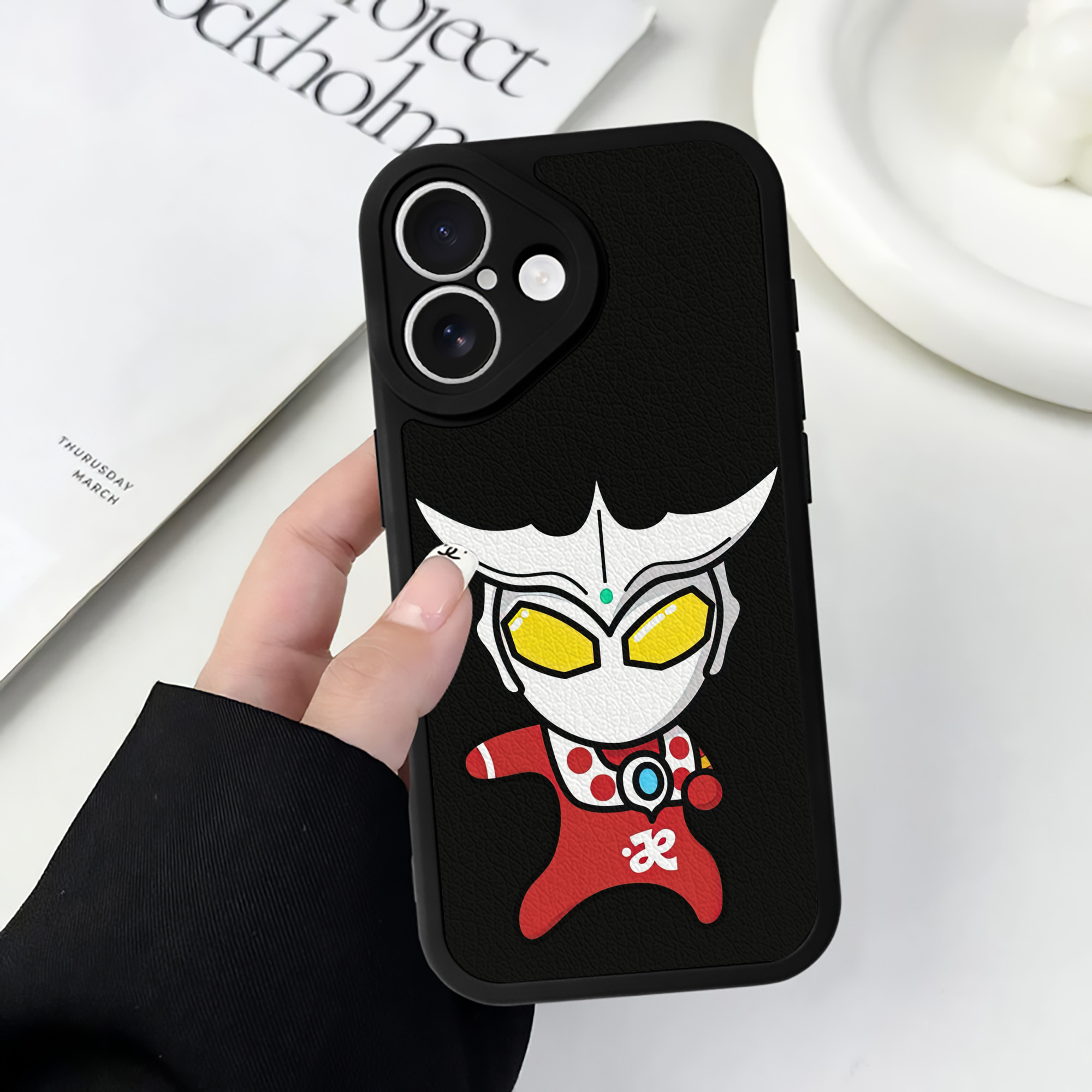 （画像用） ウルトラマン Ultraman 【iPhone 16シリーズ対応】シリコンスマホケース（レザー調） 材質：シリコン